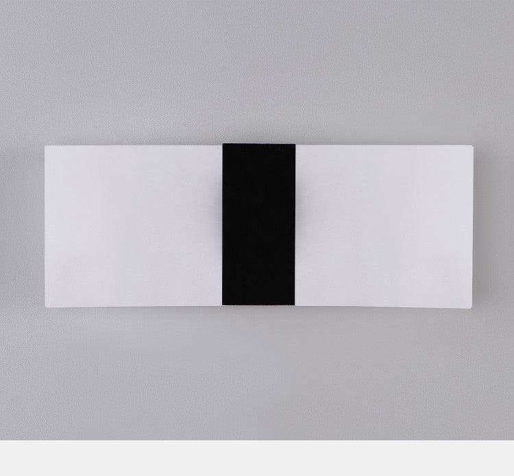 LED Sensor-Wandleuchte mit USB-Ladefunktion – Kabellos & Modern