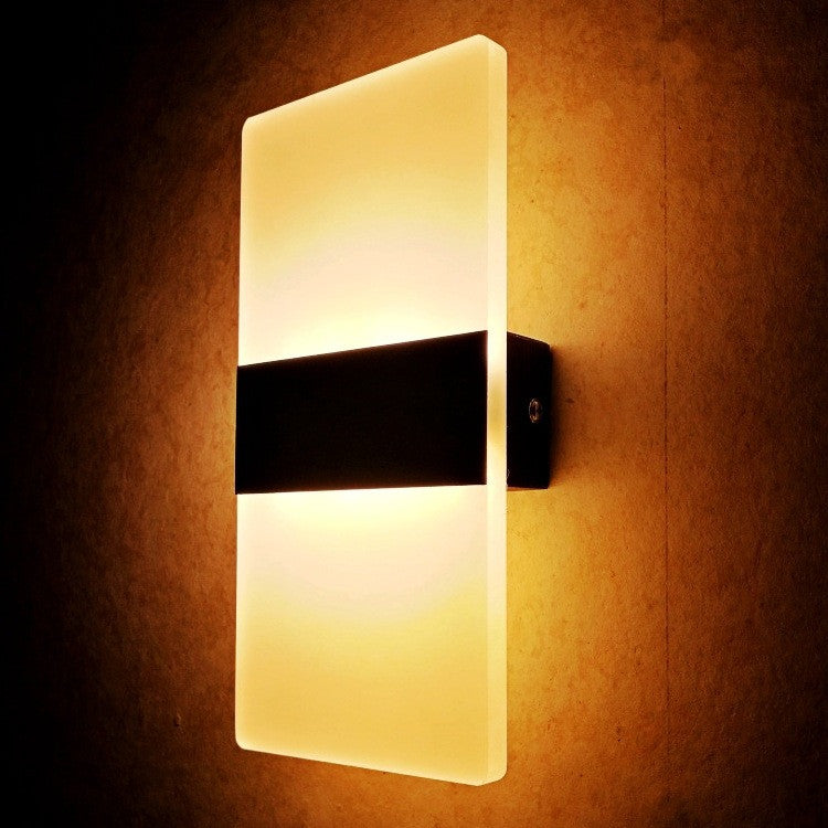 LED Sensor-Wandleuchte mit USB-Ladefunktion – Kabellos & Modern
