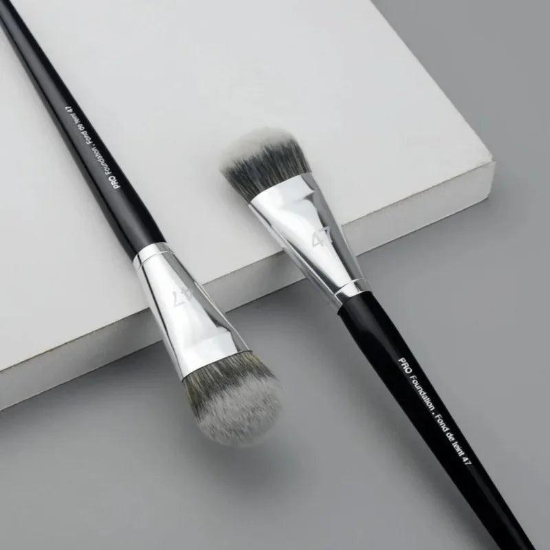 Professioneller Foundation-Pinsel Nr. 47 – Besenkopf-Design für Flüssig-Foundation, Lidschatten & Gesichts-Make-up – Beauty Make-up Tool für Damen